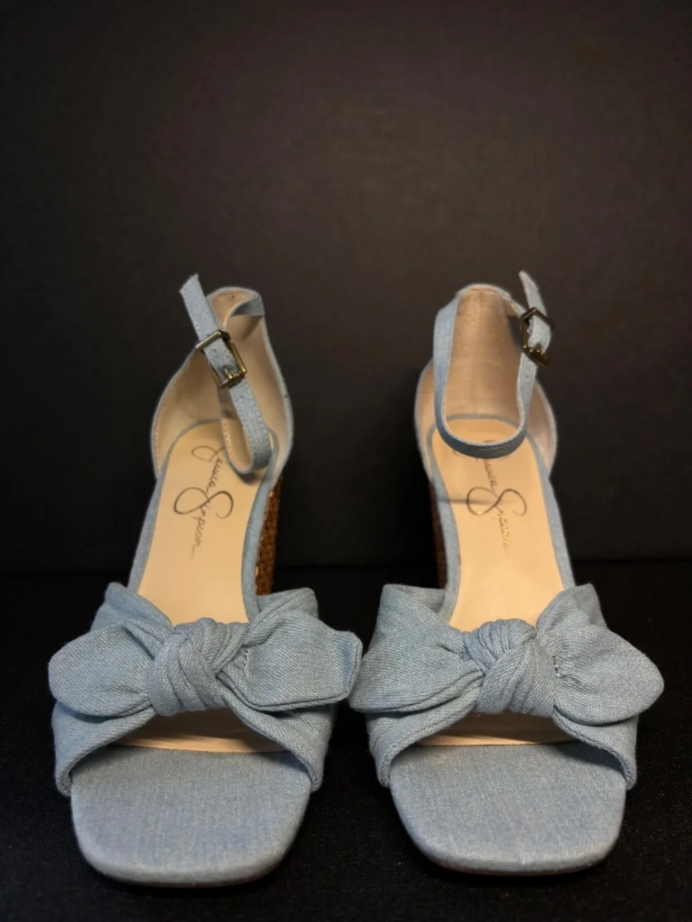 Jessica Simpson chic effortless